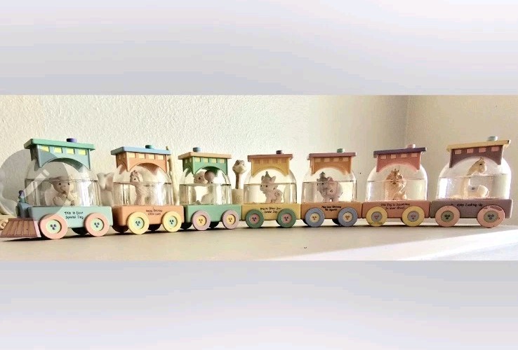 BIRTHDAY TRAIN «PRECIOUS MOMENTS» VTG- THIS IS YOUR SPECIAL DAY- 7 SNOW GLOBES