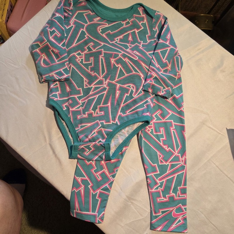 Baby Girl Sz. 12 Months» NIKE» Outfit