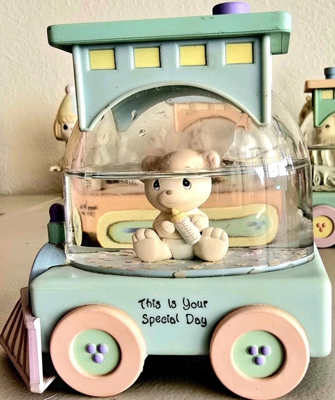 BIRTHDAY TRAIN "PRECIOUS MOMENTS" VTG- THIS IS YOUR SPECIAL DAY- 7 SNOW GLOBES gallery