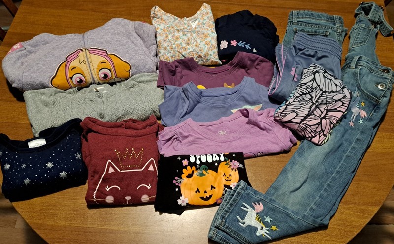 17 Piece Little Girl Spring/Fall Clothes Lot 5T & 5 Overall/Sweaters/Hoodie