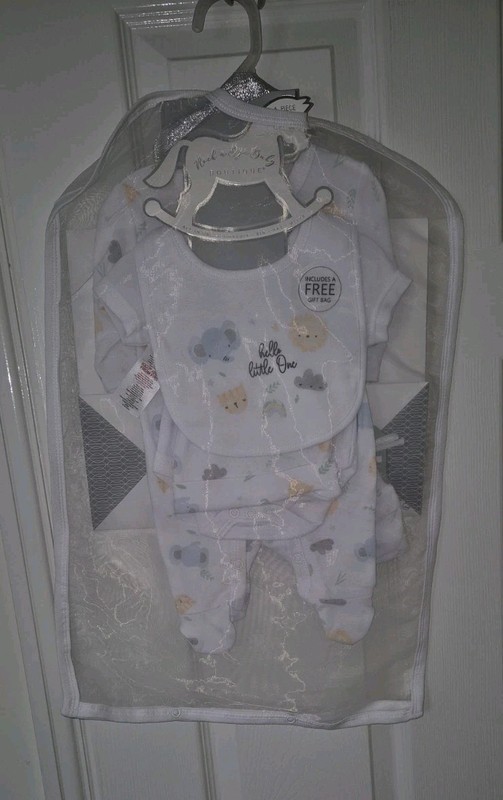 Rock a Bye Baby Boutique 5 Piece Gift Set Bodysuit, Vest, Bib, Hat, Mitts BNWT