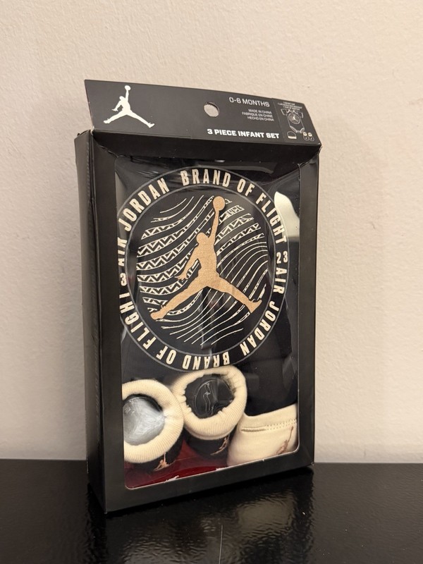 Nike Air Jordan 3-Piece Infant Set Bodysuit Booties Hat Black Gold 0-6 Months