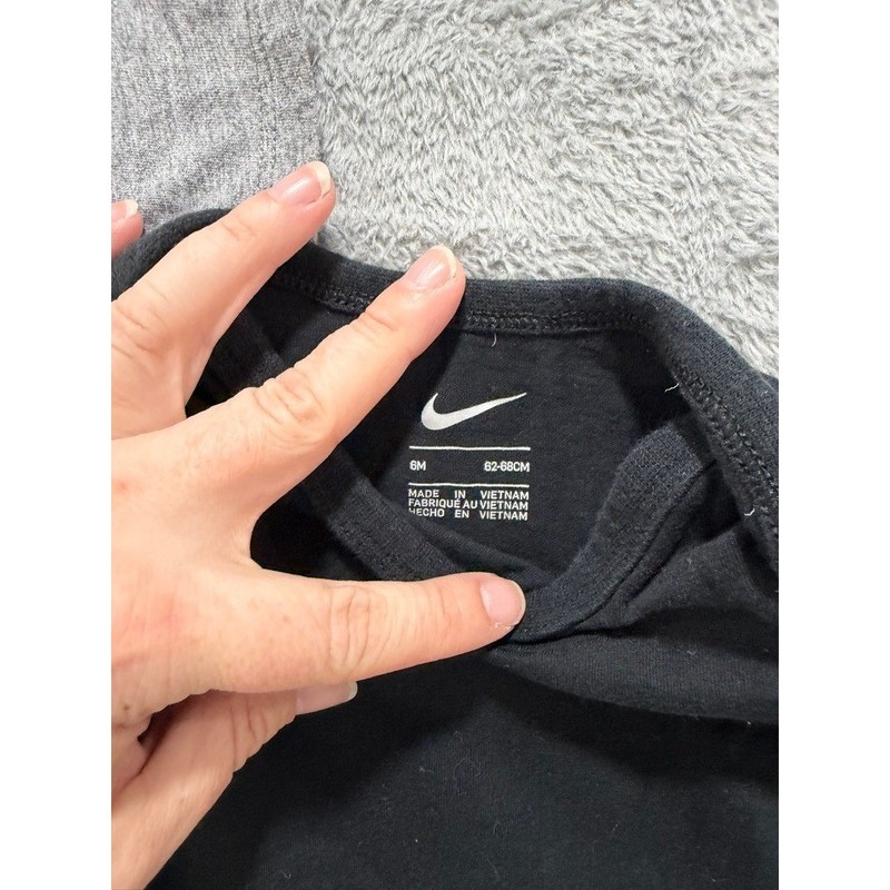 Nike Baby Boy 6M Gray Romper and Black Bodysuit Bundle 2 Piece Set 6 Months gallery