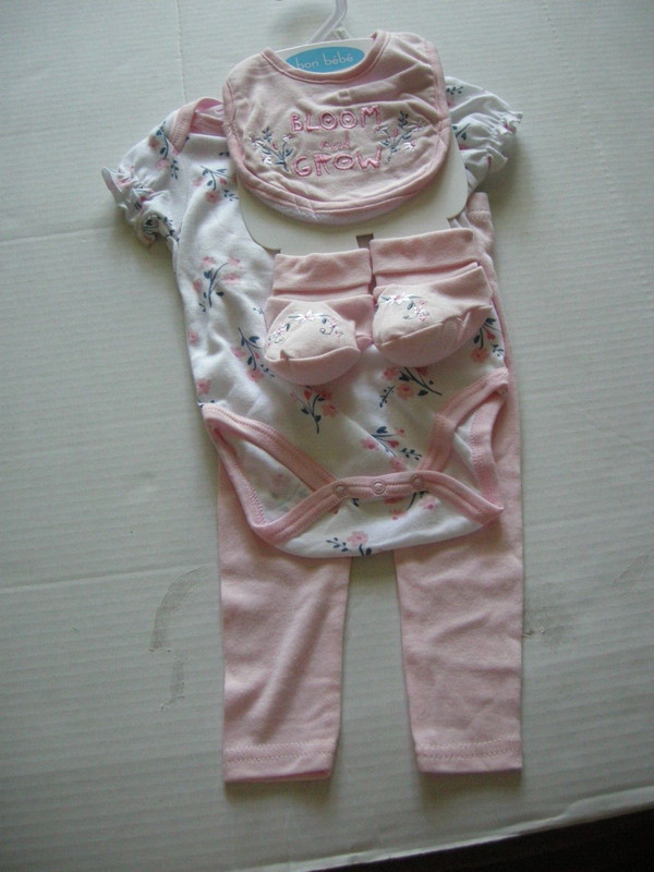 Bon Bebe Girl 4 Piece «Bloom» Set (Bodysuit, Pants, Bib, & Booties), 6-9 Mos.